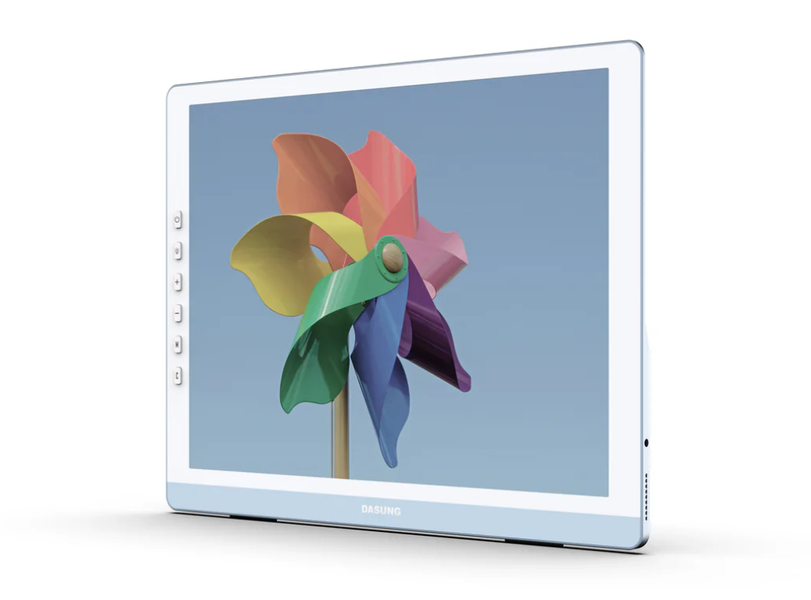 Billede af DASUNG Paperlike 13K Farve 37 Hz Set lidt skråt fra højre side med et billede af en vindmølle i skærmen