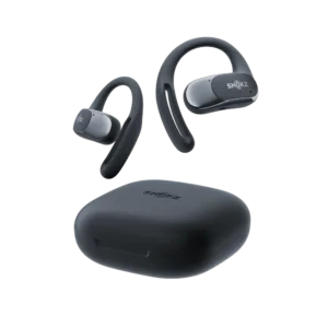 Billede af SHOKZ OpenFit Air i farven Sort svævende over sit opladningsetui