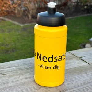 BIllede af NEDSATSYN Drikkedunk Sort på Gul