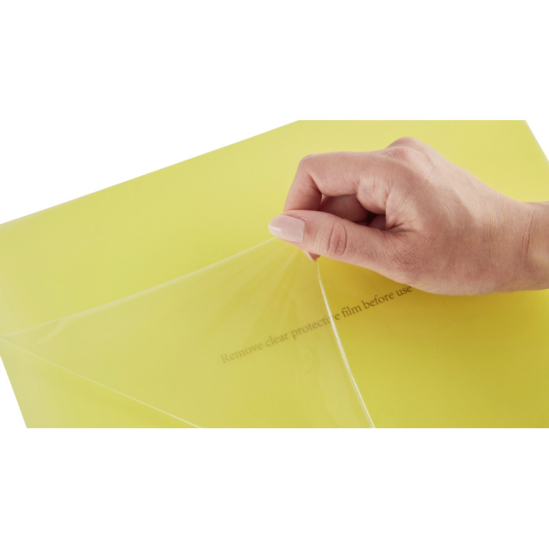 Billede af Crossbow Farvet Læsefolie i farven Gul med illustration af at beskyttelsesfolie skal fjernes