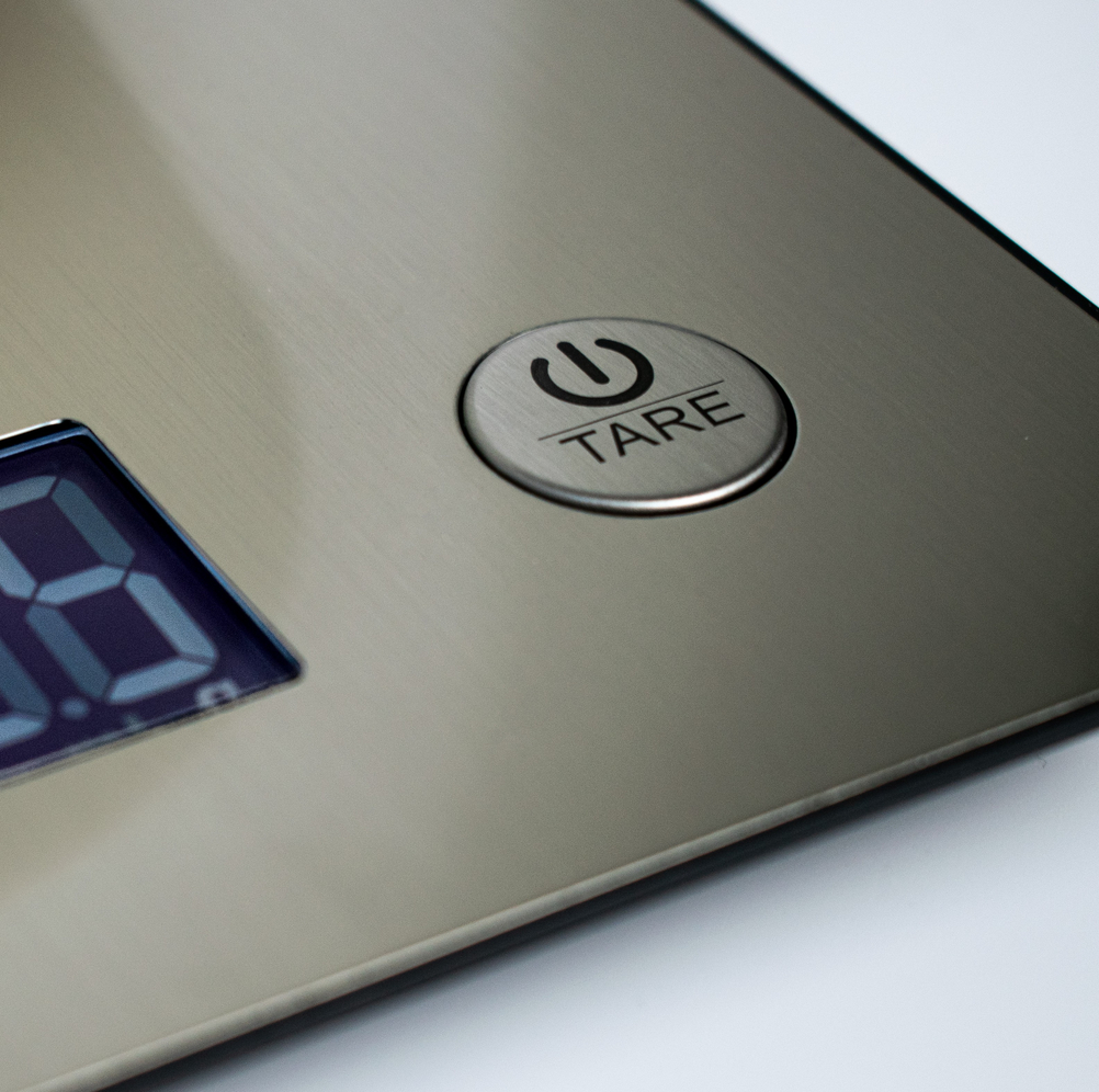 Billede af IKONN Køkkenvægt Tænd Sluk knappen, som også fungerer som tare knap