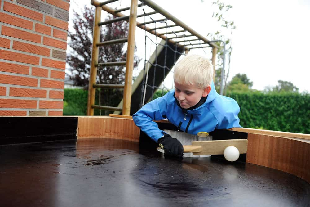 Billede af Showdown Bat som benyttes af en ung person som spiller udenfor