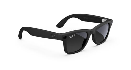 Billede af Ray-Ban Meta Wayfarer med matsort stel og gradueret grafik glas set fra siden
