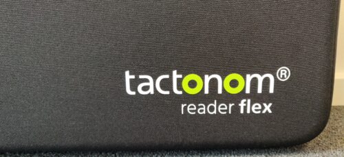 Billede af Tactonom Reader Flex Transport- & Beskyttelsestaske nederst venstre hjørne ved Tactonom Reader Flex logo