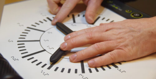 Billede af Tactonom Reader Flex Magnetisk Urviser som bruges til at opleve et analog ur