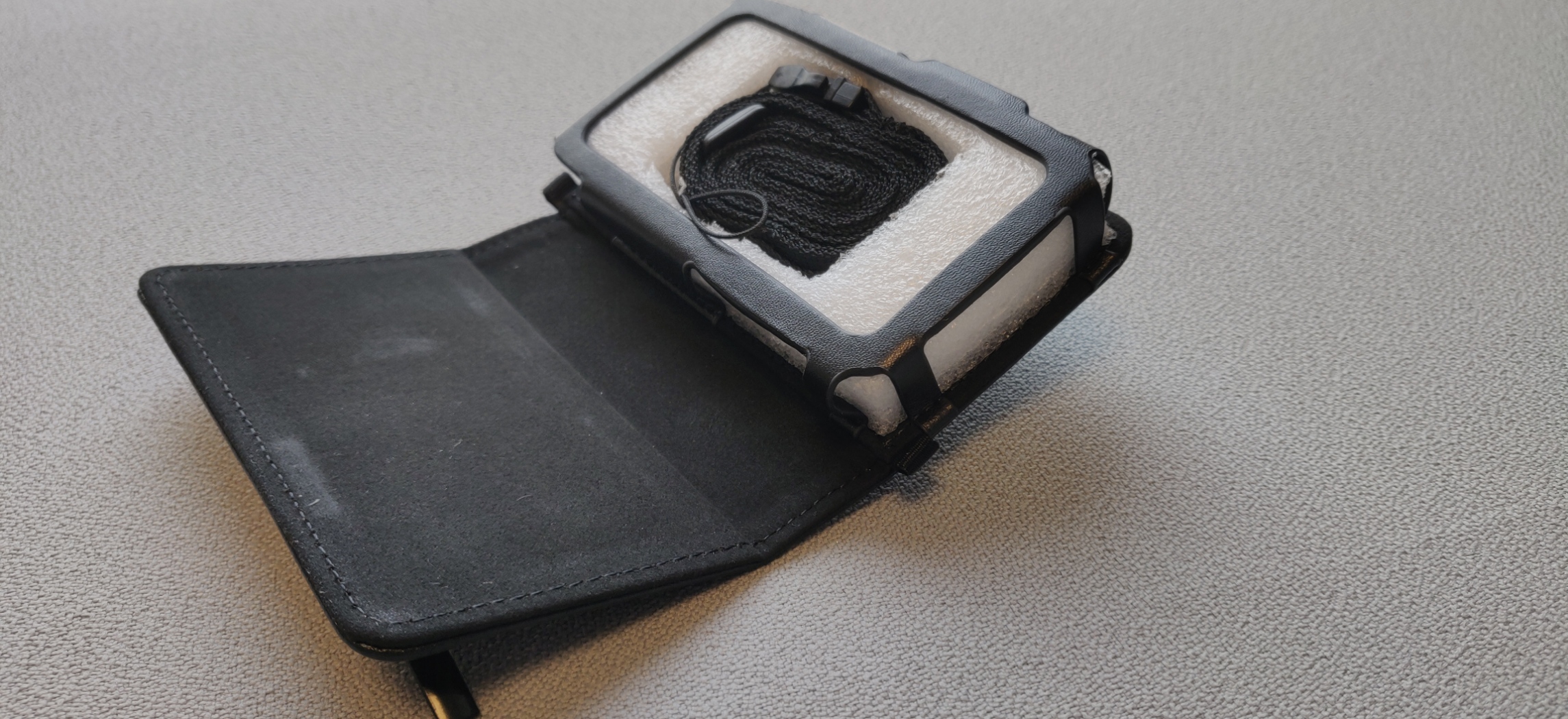 Billede af standard etui til Victor Reader Stream 3 åbnet op